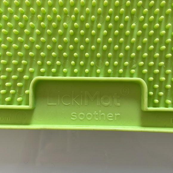 LickiMat Soother Slow Feeder for Dogs & Cats - Picture 2 of 3